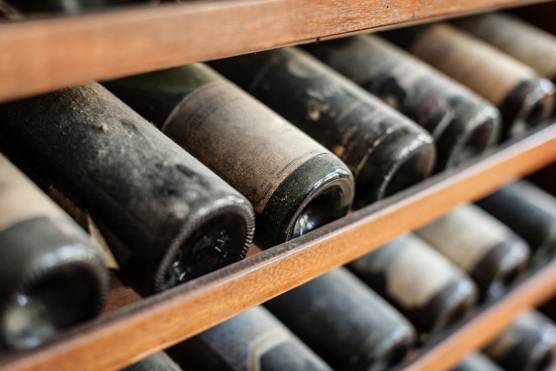 Unser Weinkeller bietet eine grosse Auswahl von Weinen aus der Schweiz und aller Welt